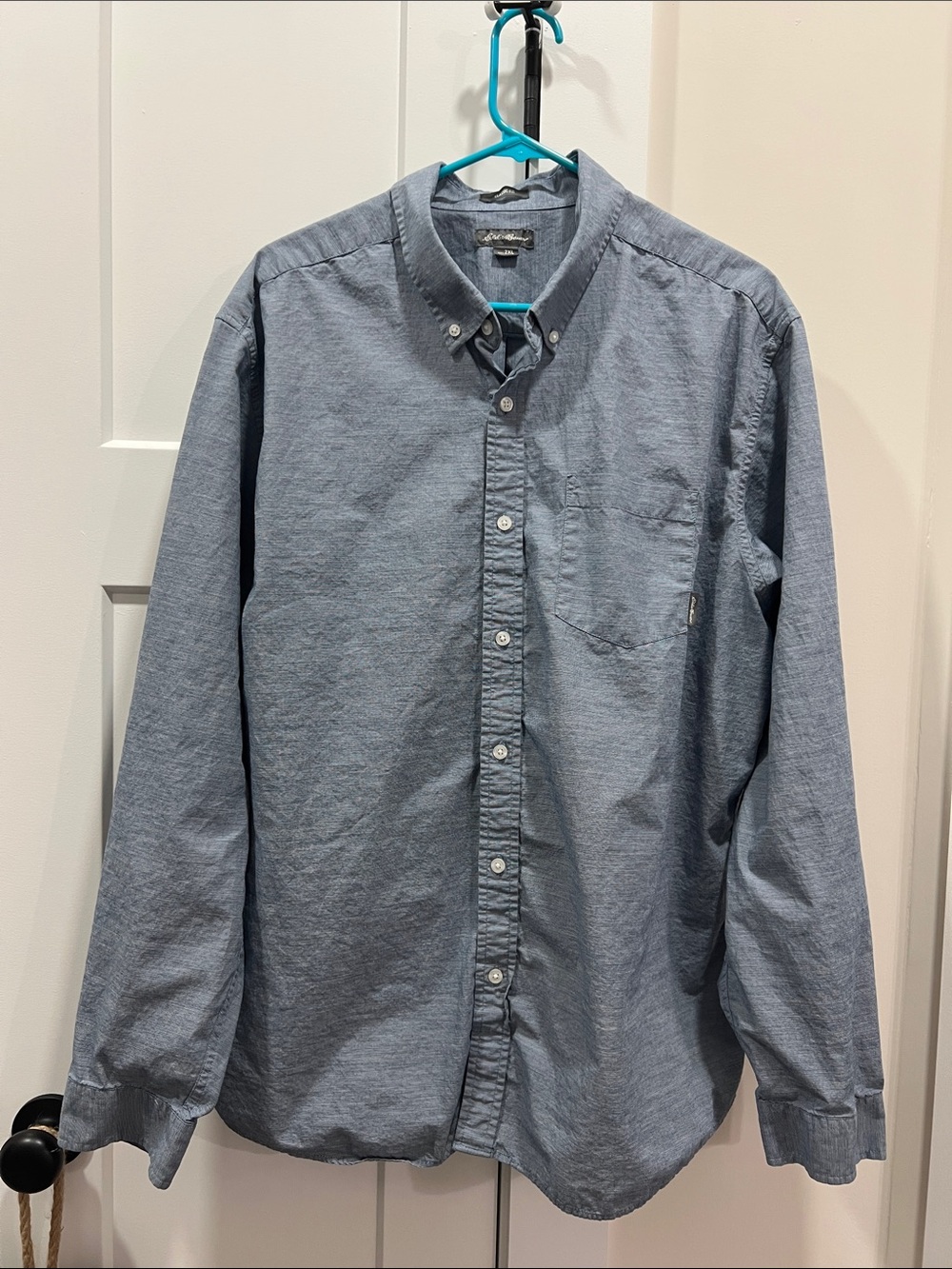 2XL Eddie Bauer Men's Light Blue Button-Down Chambray Style Shirt XXL